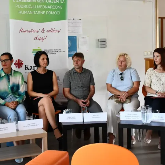 Sodelovanje na regionalni okrogli mizi Slovenske Karitas: Kako lahko podjetja sodelujejo v mednarodnem trajnostnem razvoju in humanitarni pomoči?